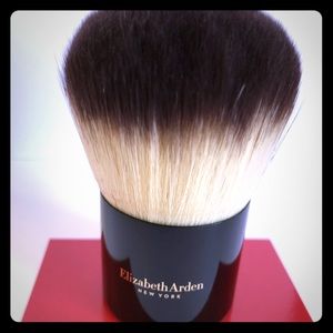 POWDER BRUSH - supersized performance, luxurious